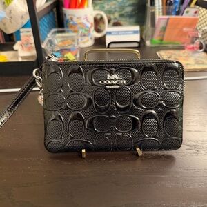 NWT Coach Corner Zip Wristlet Signature Black Patent with Heart Charm!